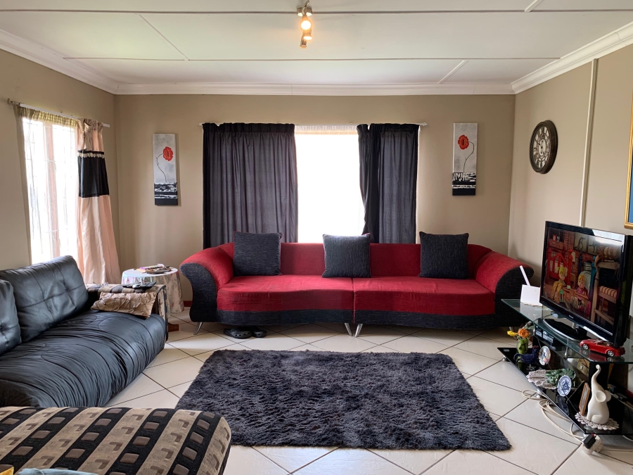 To Let 3 Bedroom Property for Rent in Melodie North West